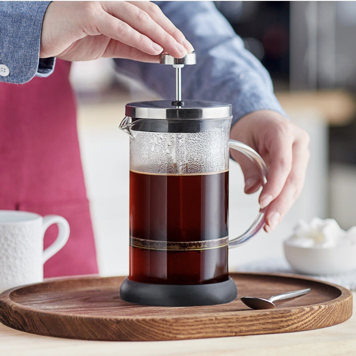 Elevate Your Coffee Experience with the 20 Oz French Coffee Press - Stylish Glass & Stainless Steel Espresso Maker - Ludovica 