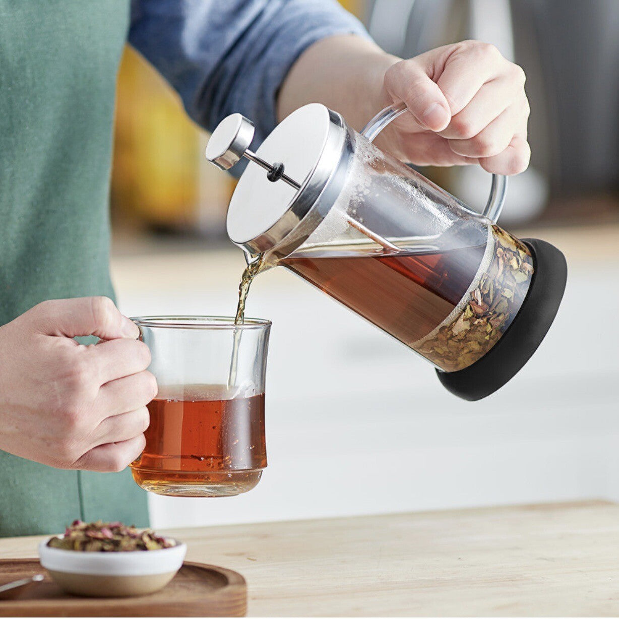 Elevate Your Coffee Experience with the 20 Oz French Coffee Press - Stylish Glass & Stainless Steel Espresso Maker - Ludovica 
